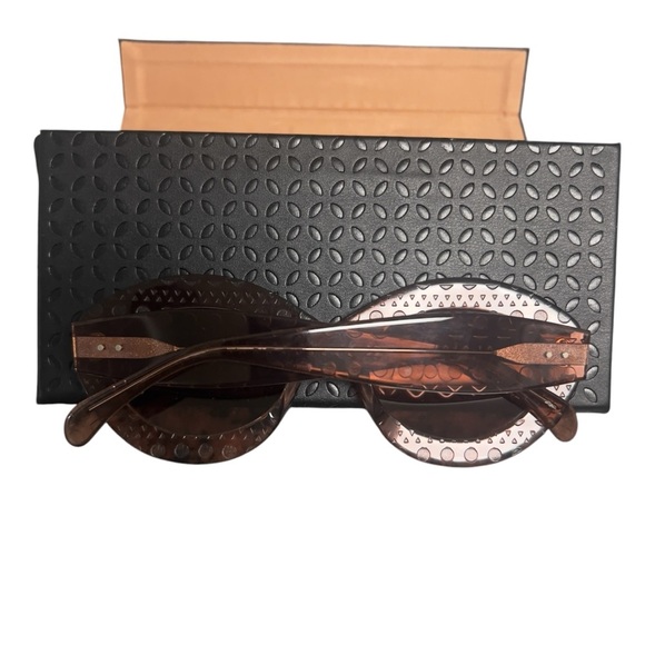 Azzedine Alaia Rose Round Sunglasses - Picture 3 of 8